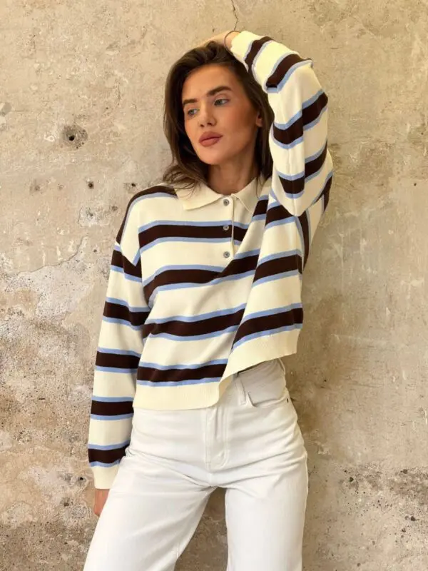 Dryžuotas laisvalaikio megztinis