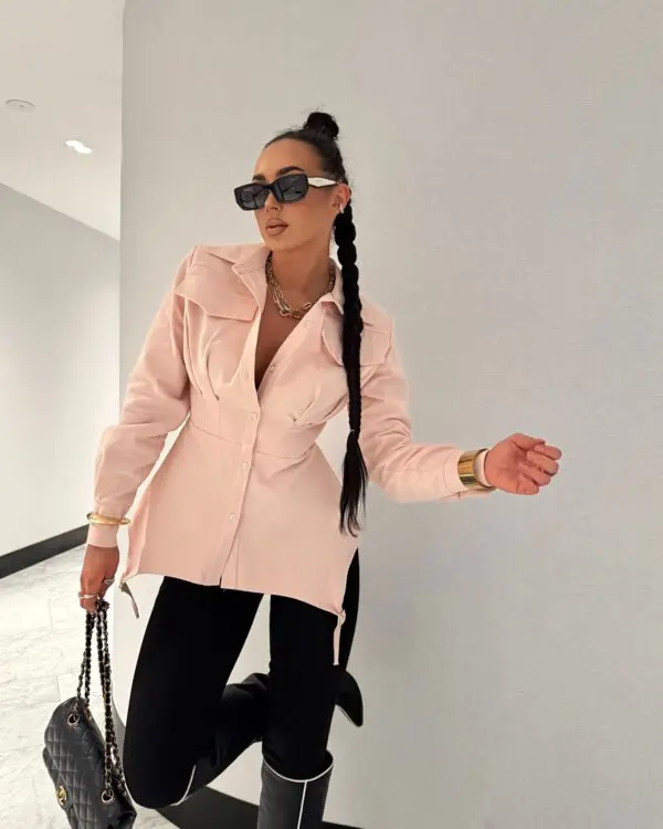 Stilingi įliemenuoti marškiniai su akcentais