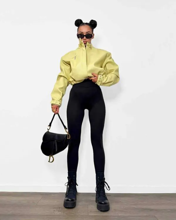 Stilingos tamprės su įsiuvais