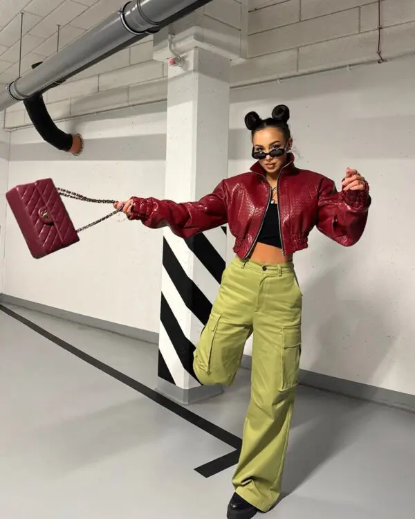 Trumpa bomber stiliaus striukė