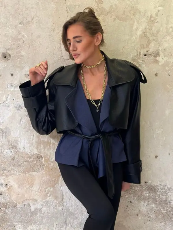 Stilinga dirbtinės odos striukė