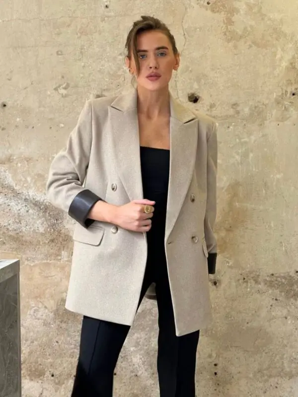 Švarkas su dirbtinės odos rankogaliais