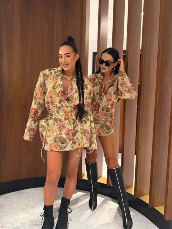 Modernus švarkas su kišenėmis