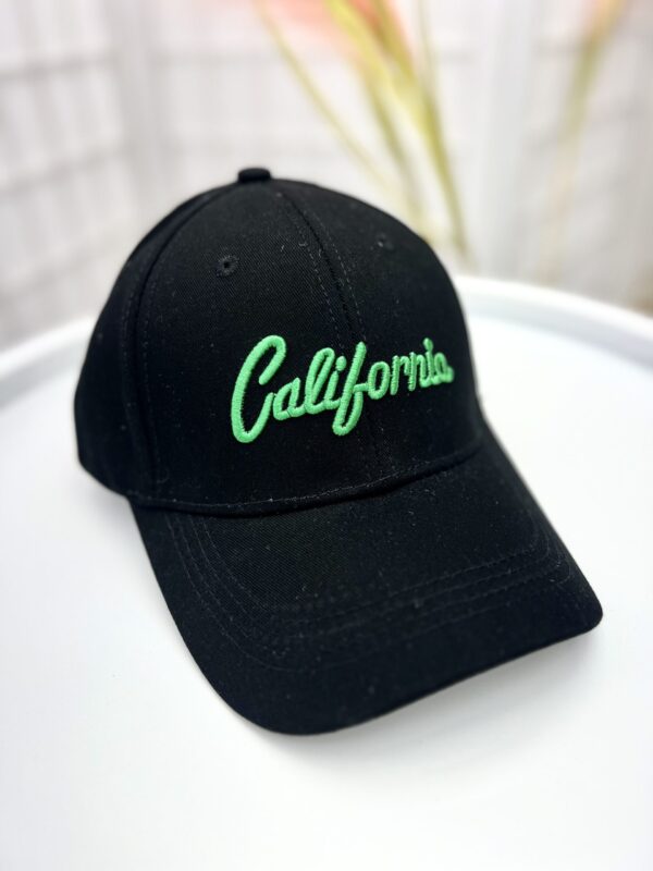 Kepurė su snapeliu California juodos spalvos