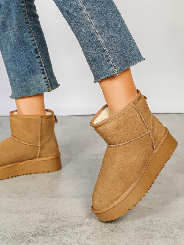 Vidutinio ilgio UGG tipo modelio batai smėlinės spalvos