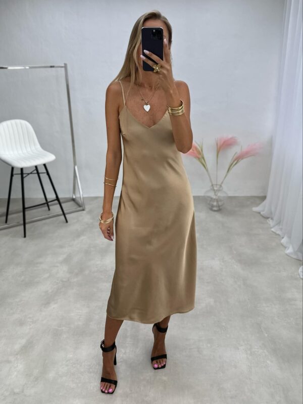 Elegantiška suknelė ant petnešėlių