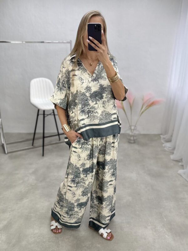 Kostiumėlis su raštu