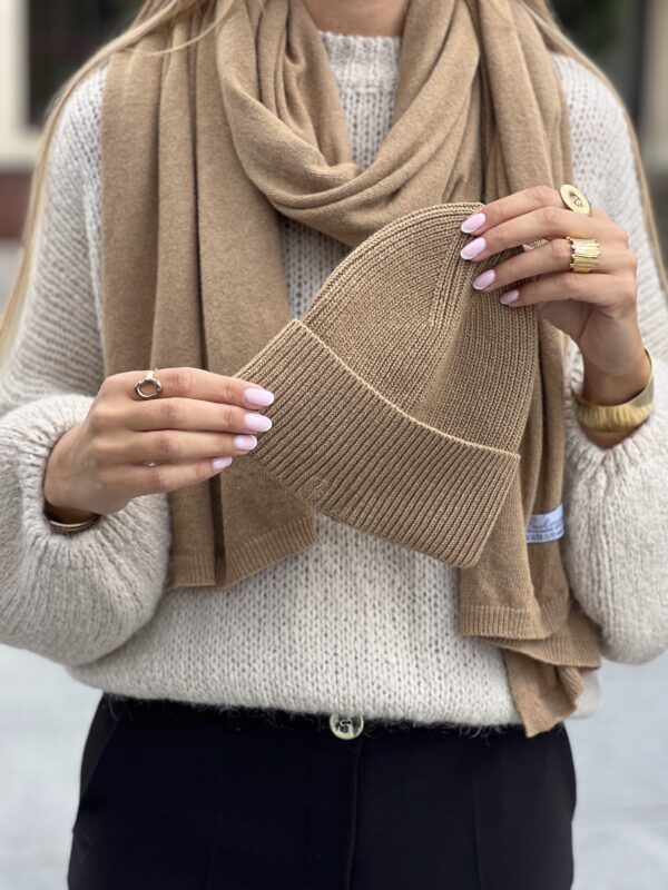 Kašmyro šalikas ir kepurė