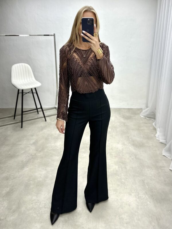 Palaidinė su karoliukų dekoracijomis