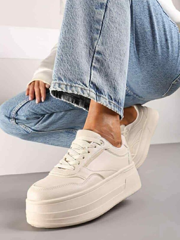 Laisvalaikio bateliai su raišteliais