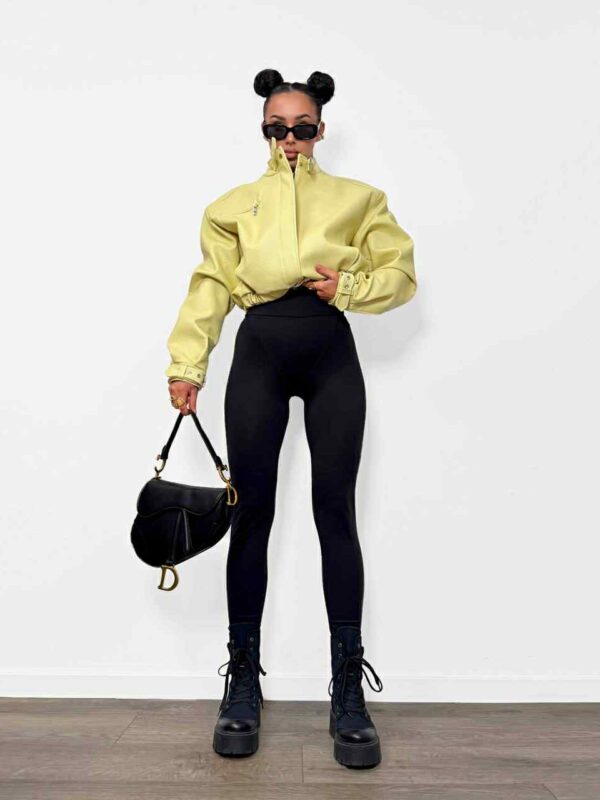 Stilingos tamprės su įsiuvais