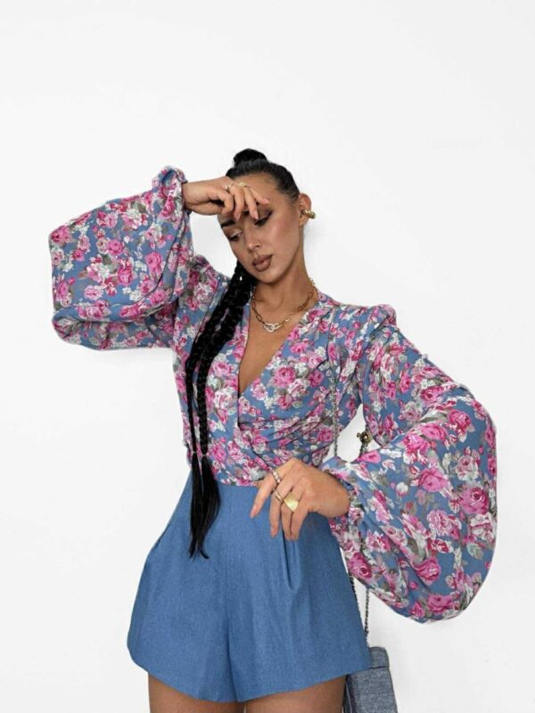 Palaidinė su plačiomis rankovėmis