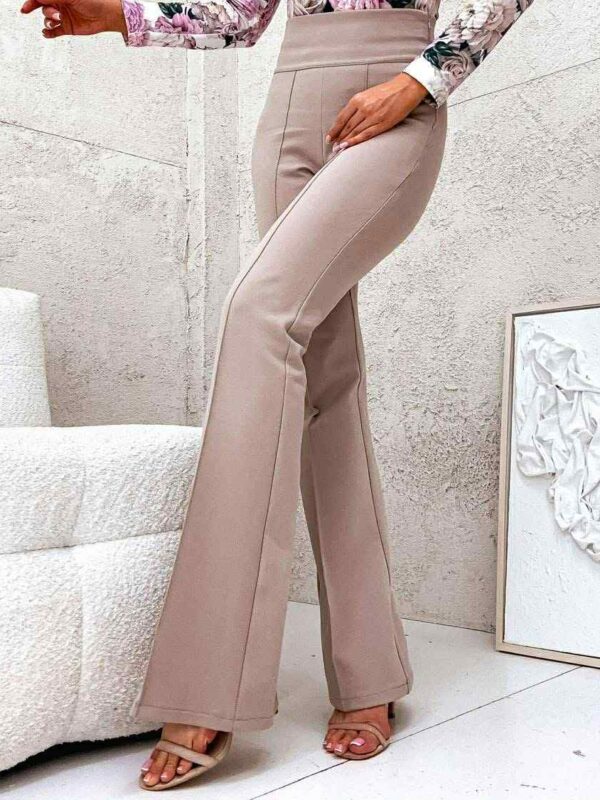 Platėjančios kelnės aukštu juosmeniu